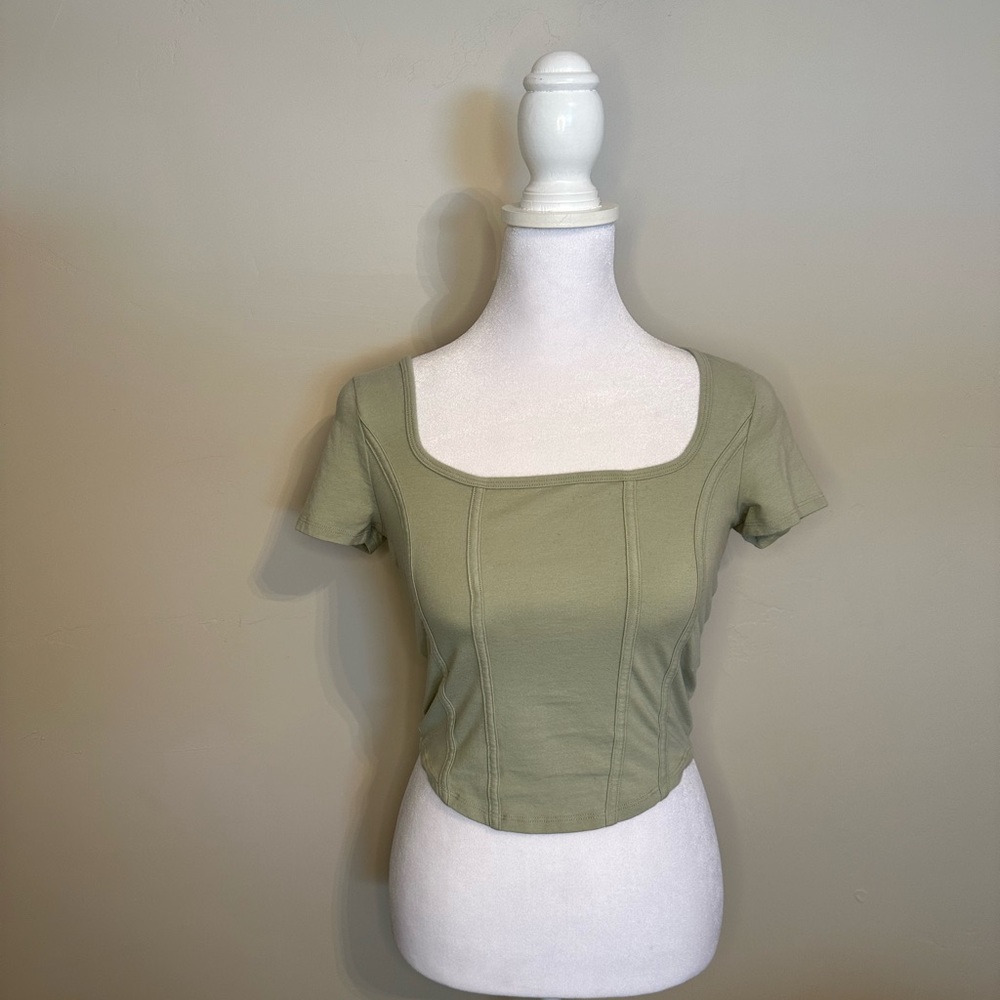 NWOT Hollister Baby Tee
